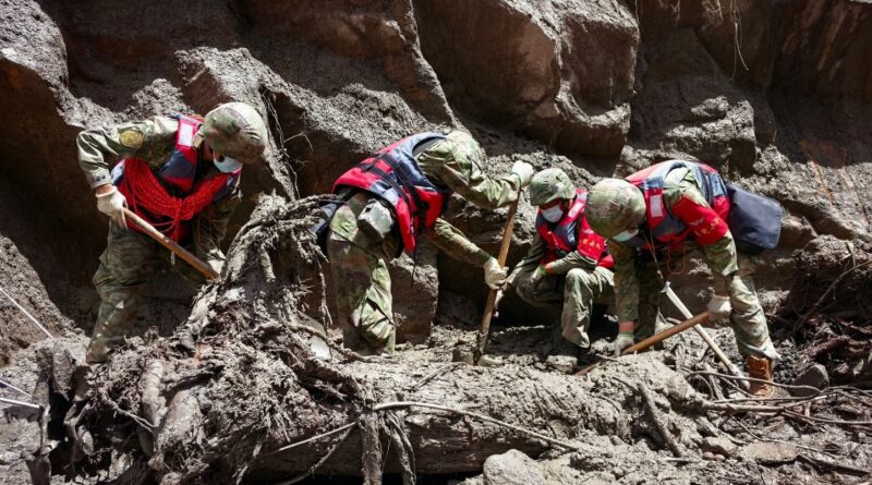 Inondations meurtrières au Népal : Une centaine d'ouvriers coincés, les secours en action