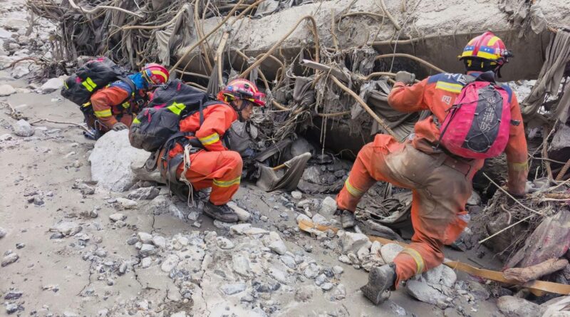Inondations meurtrières au Népal : une femme de 97 ans sauvée par miracle.