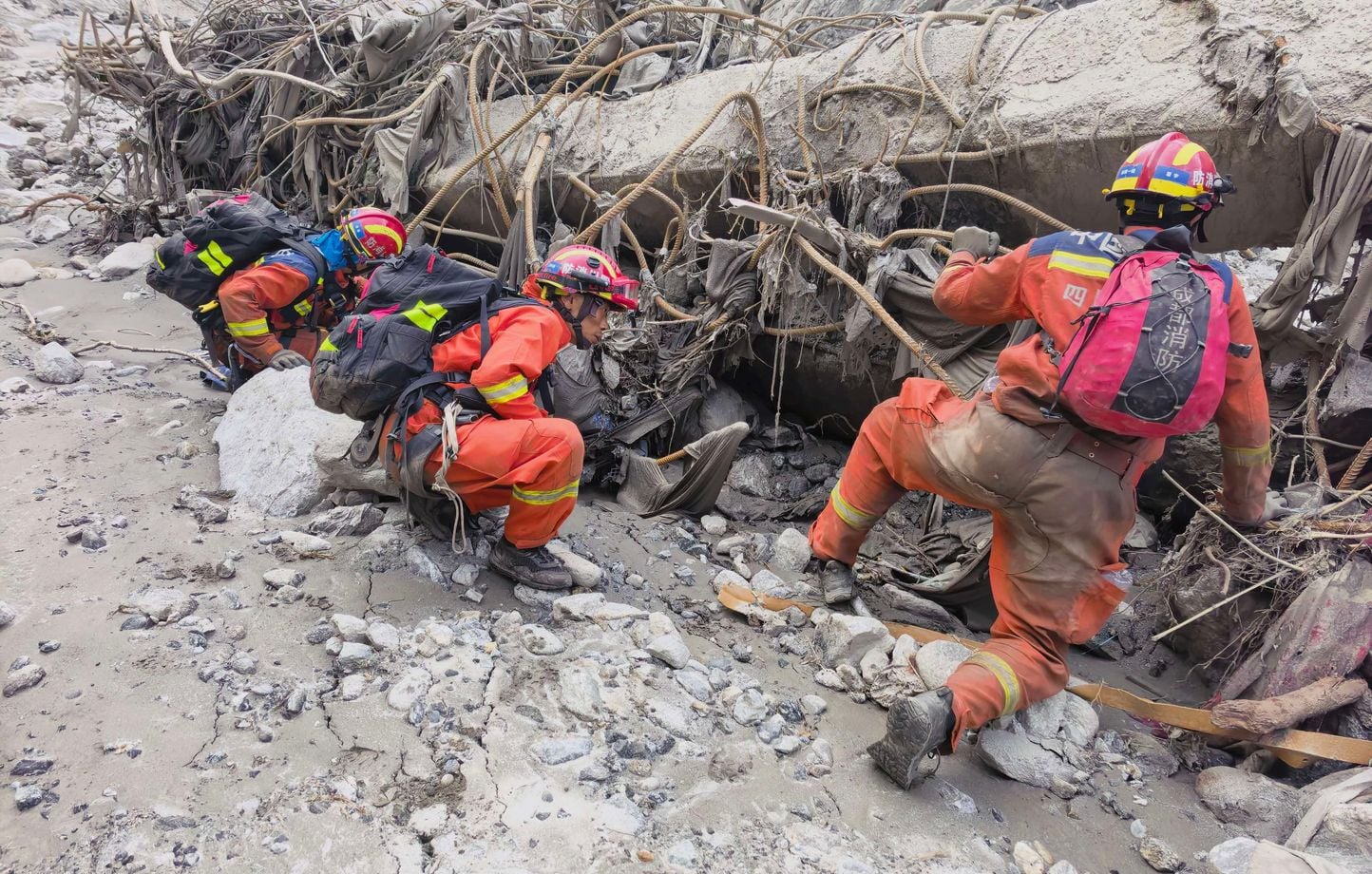 Inondations meurtrières au Népal : une femme de 97 ans sauvée par miracle.