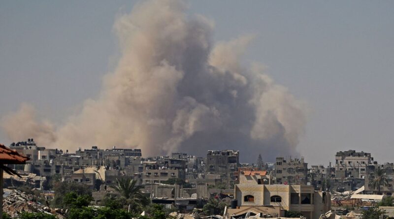 Israël bombarde un hôpital, visant un commandant du Hamas en guerre au Moyen-Orient.