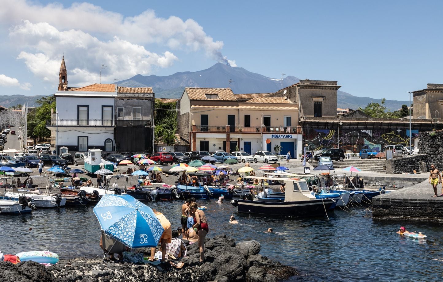 Italie : L'aéroport de Catane suspend ses vols à cause des fumées de l'Etna