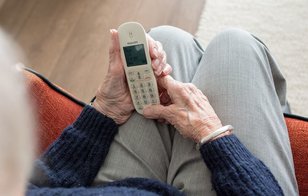 Italie : Un faux policier tente d'arnaquer une femme de 88 ans, mais échoue.