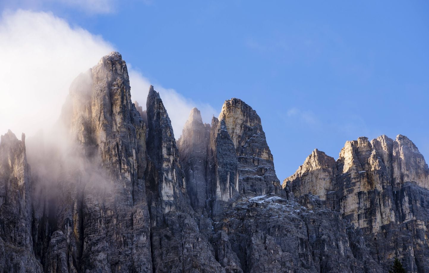 Italie : Une ado de 13 ans décède devant ses parents après une chute en randonnée