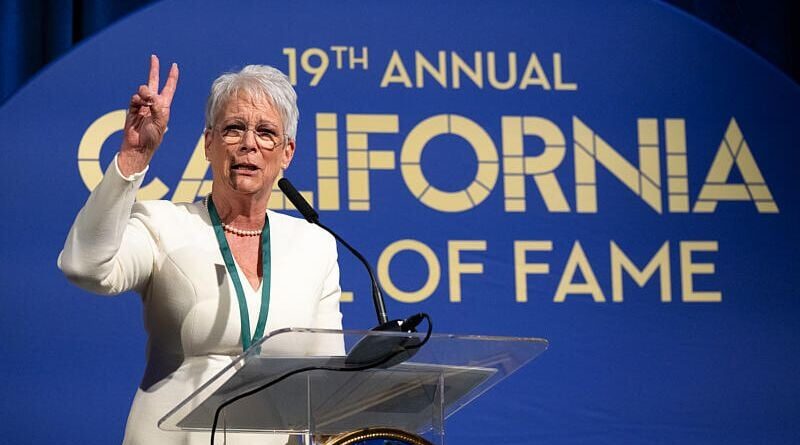 Jamie Lee Curtis clarifie ses propos sur le tournage de « New Girl » qualifié d'« affreux »