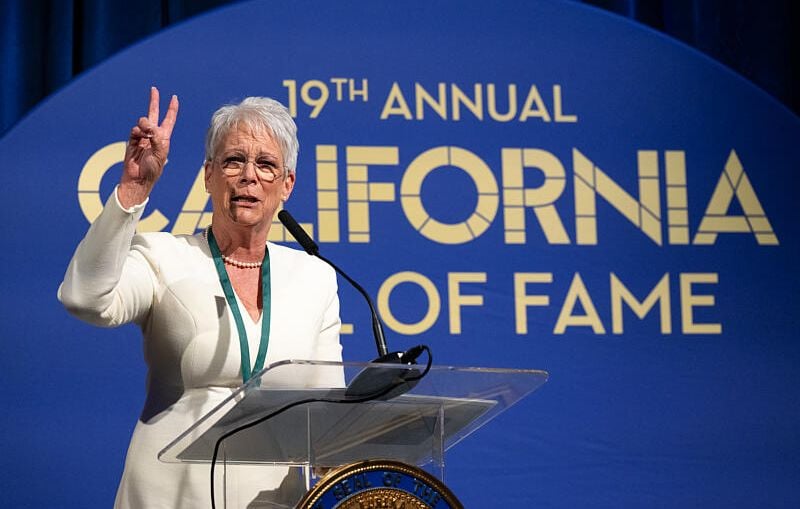 Jamie Lee Curtis clarifie ses propos sur le tournage de « New Girl » qualifié d'« affreux »