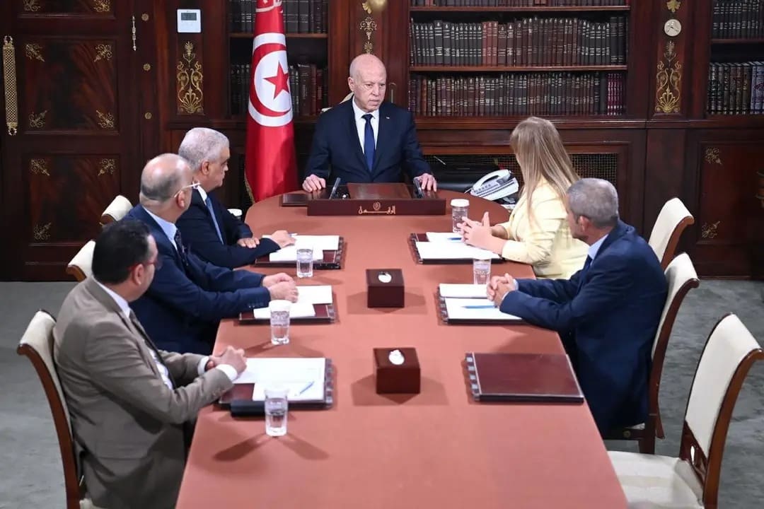 Kaïs Saïed réclame des sanctions contre les pollueurs et une protection du littoral tunisien.