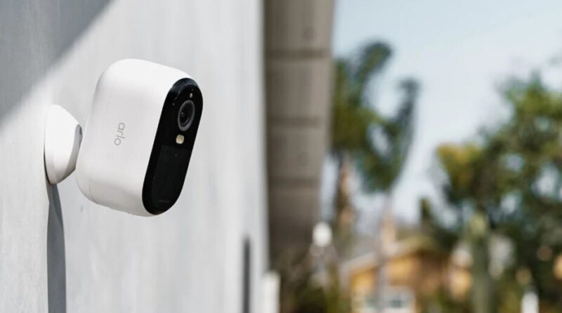 Kit de caméras Arlo avec panneaux solaires à -31 % : le bon plan avant les vacances.