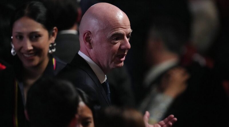La FIFA dénonce un effort continu pour affaiblir Gianni Infantino, accusé de favoritisme.