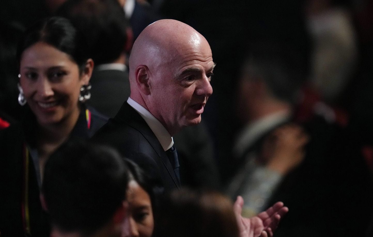 La FIFA dénonce un effort continu pour affaiblir Gianni Infantino, accusé de favoritisme.