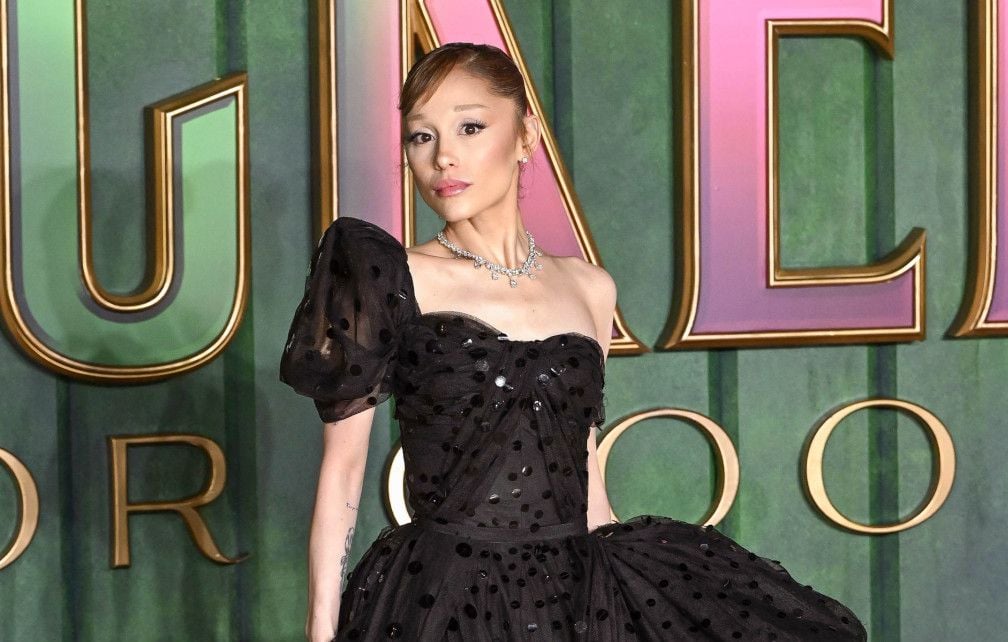 La mère d’Ariana Grande soutient sa fille après une polémique vidéo.