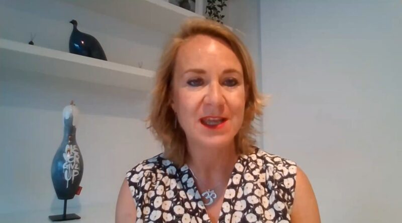 La ministre de la Justice appelle à plus de visioconférences pour détenus : "C’est vraiment la fausse bonne idée", dit Marie Dupont.