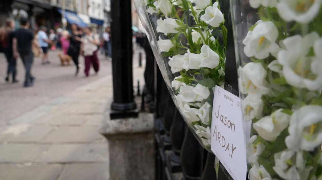 La mort de Jason Arday, ancien chercheur noir de Cambridge, soulève polémique.