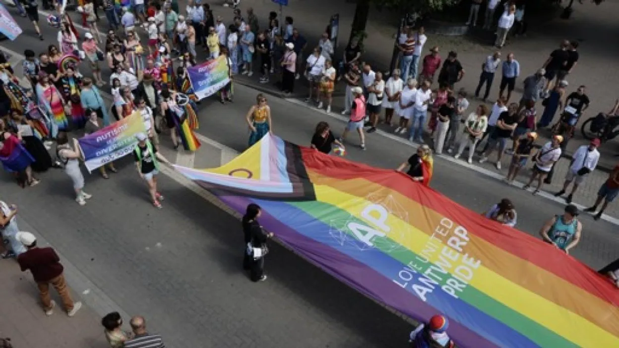 La Pride d'Anvers bat un record d'affluence, sécurisée après Berlin.