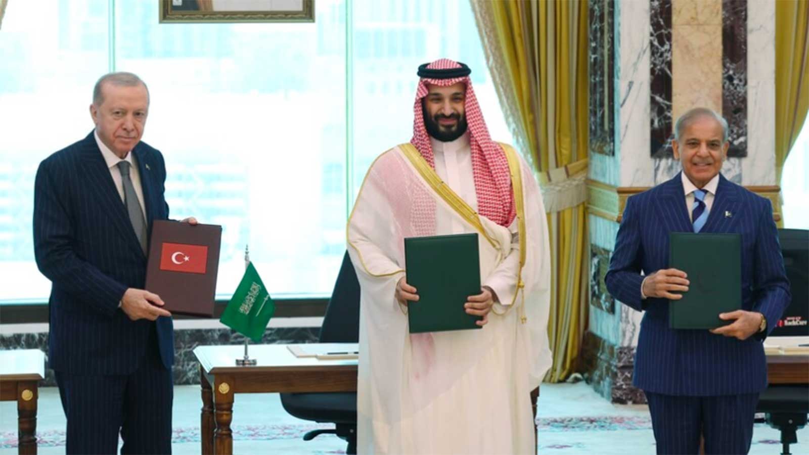 L’Arabie saoudite, le Pakistan et la Turquie signent un accord de défense.