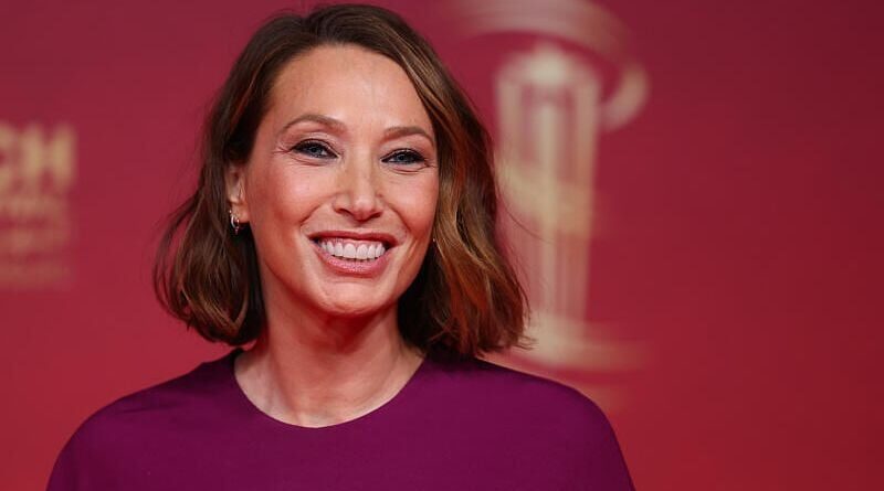 Laura Smet envoie un message touchant avant d'incarner sa grand-mère dans le biopic sur Johnny Hallyday.