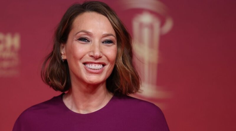Laura Smet heureuse de retrouver son domicile au Cap Ferret après les incendies