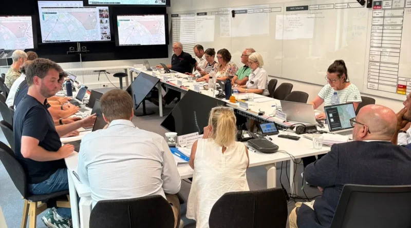 Le centre de crise de Vottem, éloigné du front de l'incendie des Hautes Fagnes.