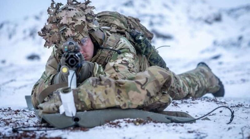 Le Danemark renforce son service militaire face à la menace russe.