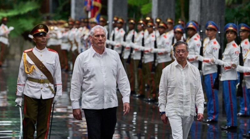 Le président colombien appelle à la solidarité mondiale pour Cuba menacée d'invasion américaine.