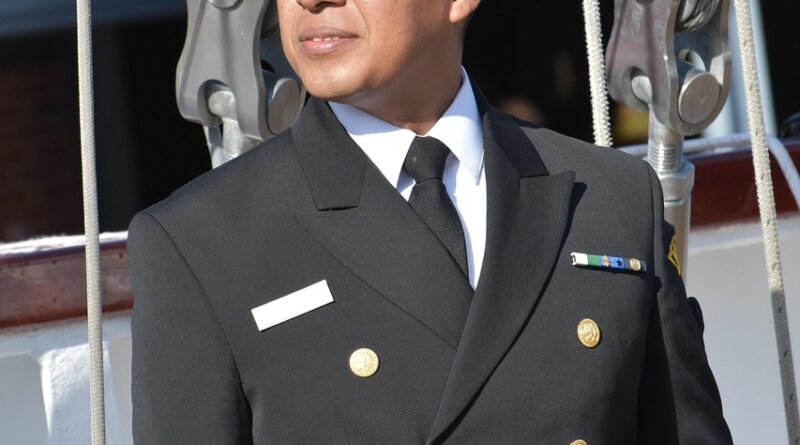 Le Roi préside à Tétouan la prestation de serment des officiers.