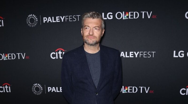 Le tournage de la saison 8 de « Black Mirror » débute avec Charlie Brooker.