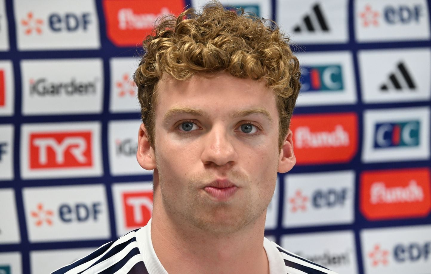 Léon Marchand ne participera pas aux 200 et 400 m quatre nages à l'Euro de natation.