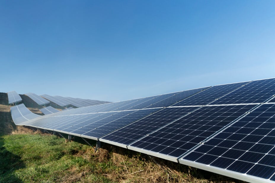 Les panneaux solaires n'ont jamais été aussi peu chers, l'Europe hésite.