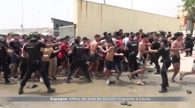 L’Espagne construit une barrière flottante à Ceuta après la mort d'au moins 67 migrants.