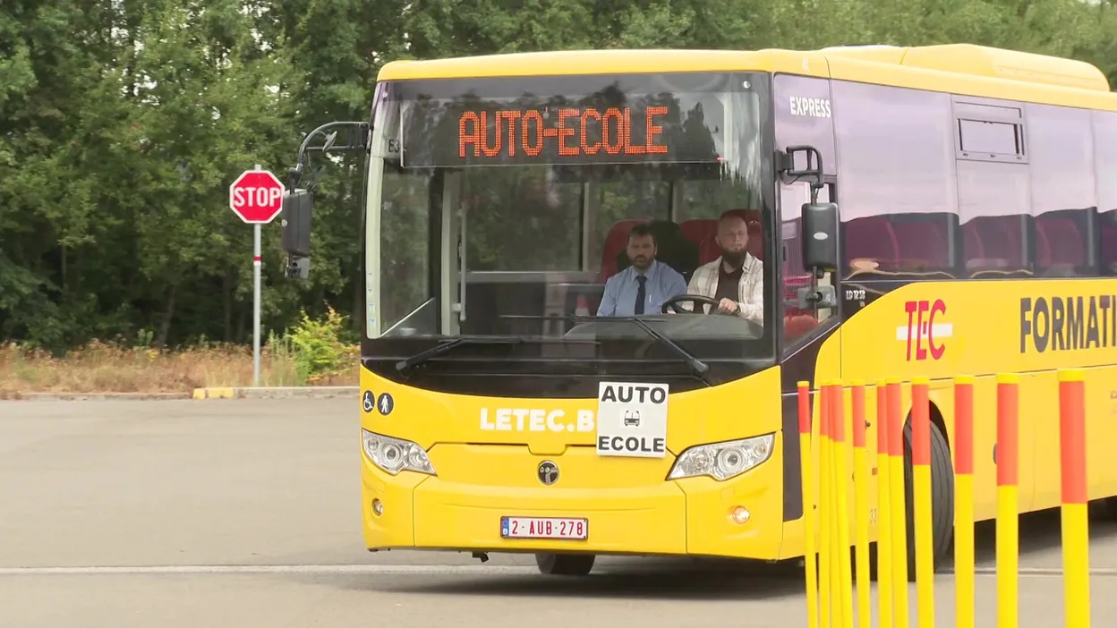LeTec a recruté 300 conducteurs de bus en 2022 : pouvez-vous y travailler ?