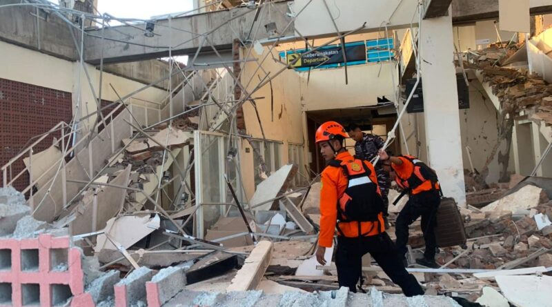 L’Indonésie subit un second séisme, au moins 40 morts après le premier.