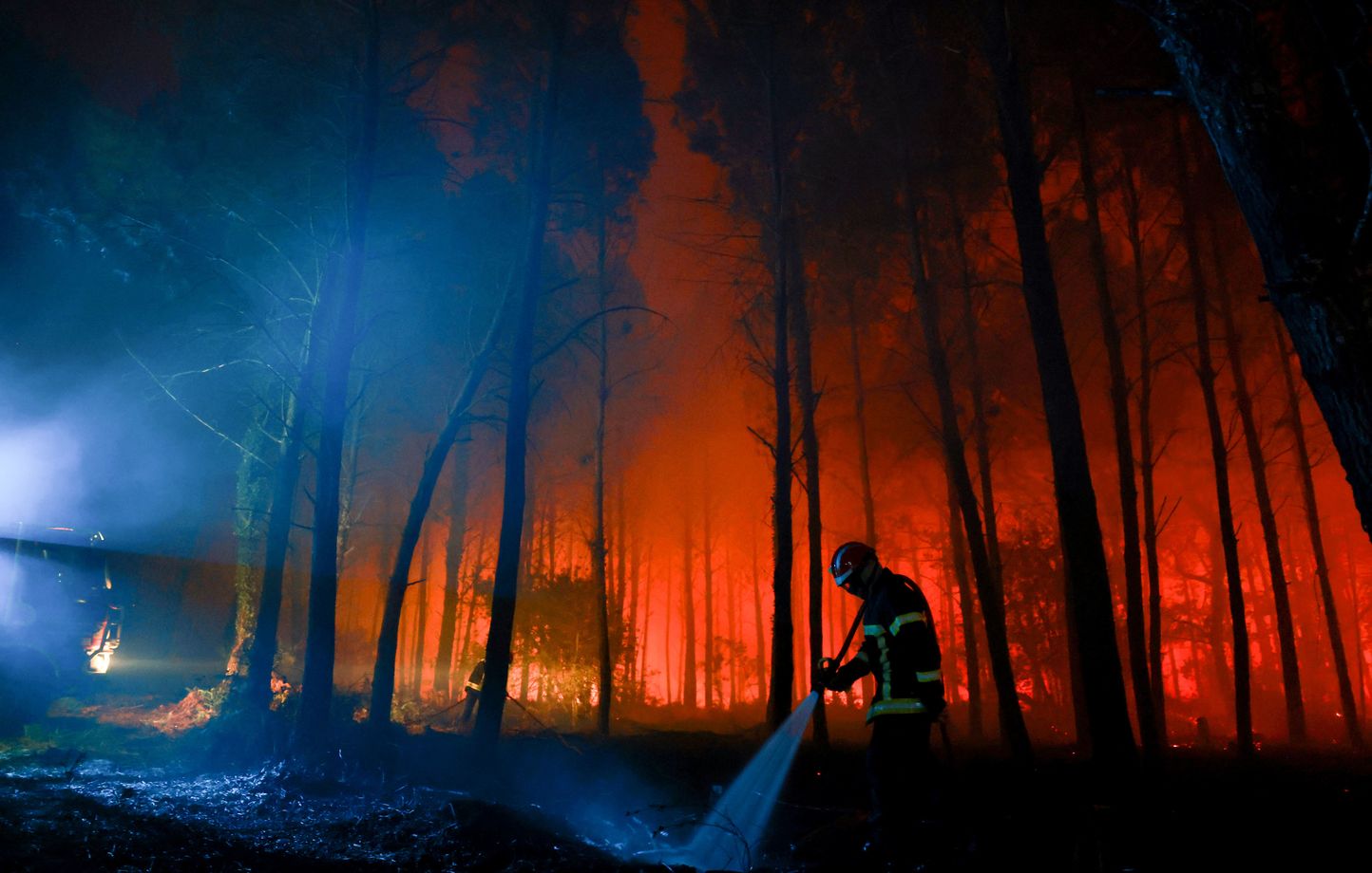 L’info du midi en 2 minutes : Incendies, piratage des impôts et fête pour Disney