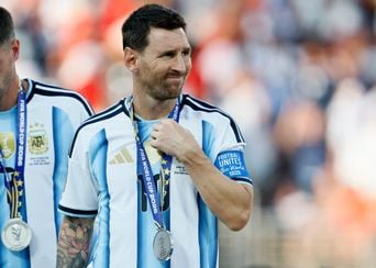 Lionel Messi déclare qu'il ne se voit pas jouer « encore longtemps » dans un message d'adieu à son père.