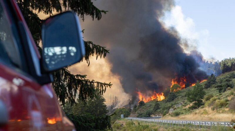 Lozère : Incendie détruit 250 hectares, un pompier blessé, deux hameaux évacués