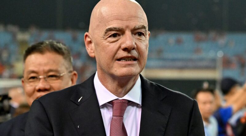 L'UEFA dépose une plainte pour "gestion déloyale" contre Infantino à la FIFA.