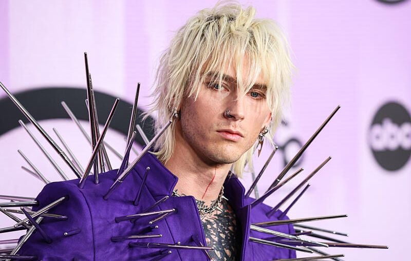 Machine Gun Kelly attribue à sa fille Casie son sauvetage d'une overdose fatale.