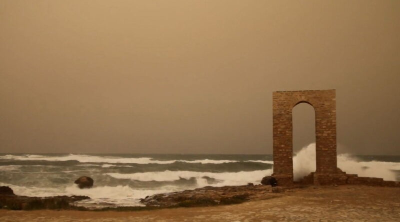 Mahdia : tempête de vent renverse un camion de fourrage