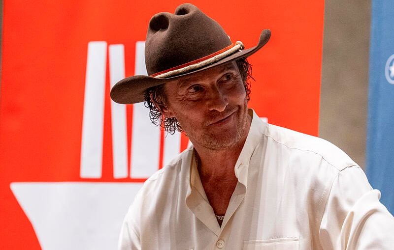 Matthew McConaughey sauvé au Mexique par Jennifer Lopez.