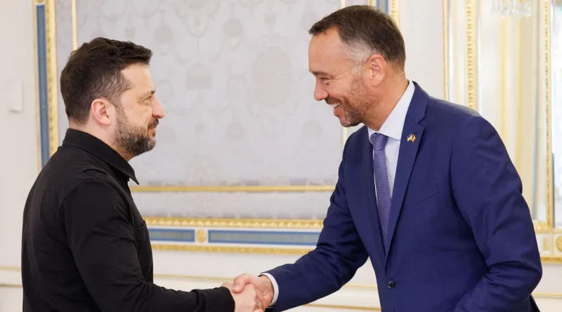 Maxime Prévot en Ukraine : visite du ministre des Affaires étrangères à Tchernihiv