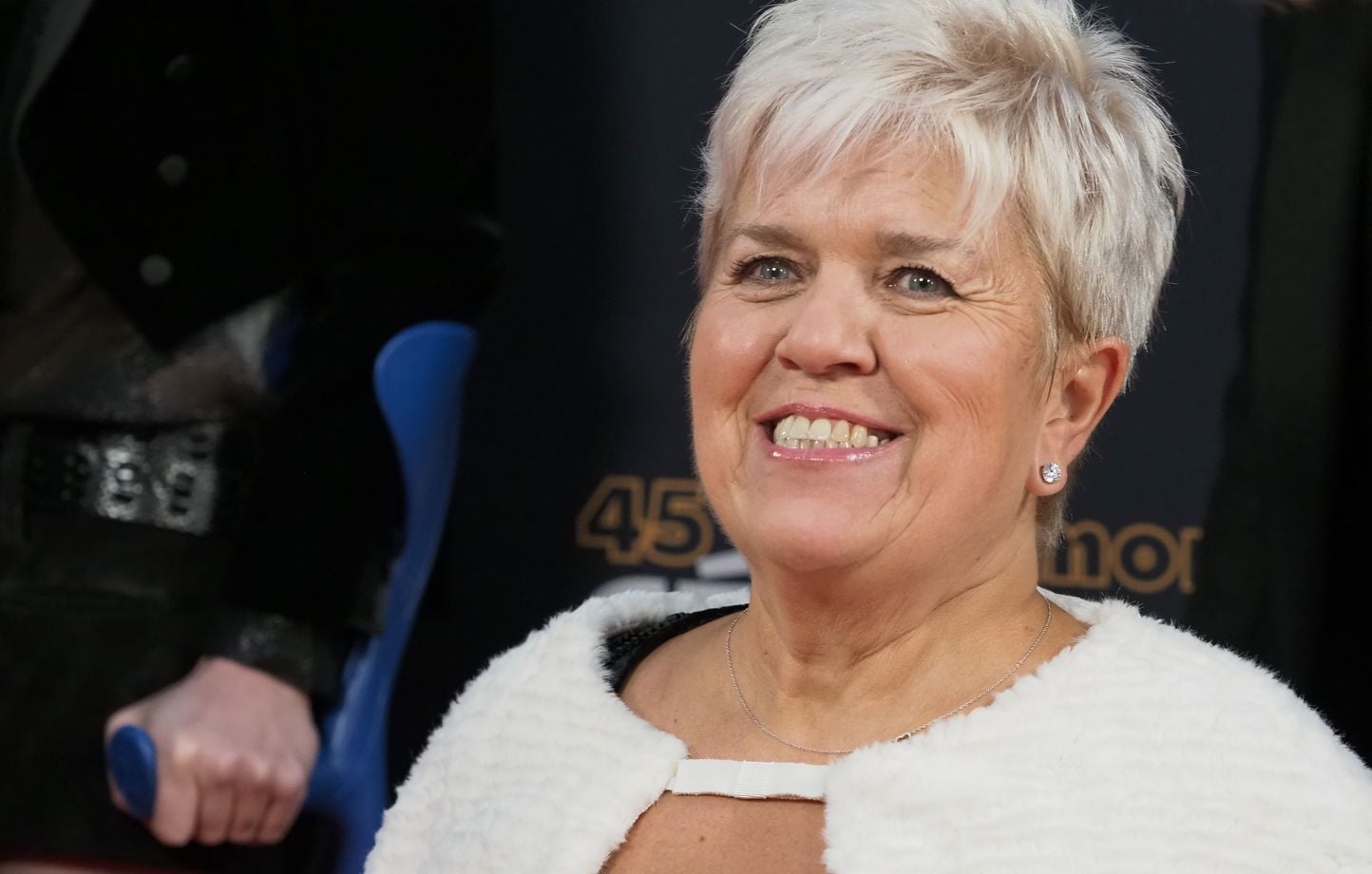 Mimie Mathy : Douleurs et pertes de sensations, qu'est-ce que le « syndrome de la queue-de-cheval » ?