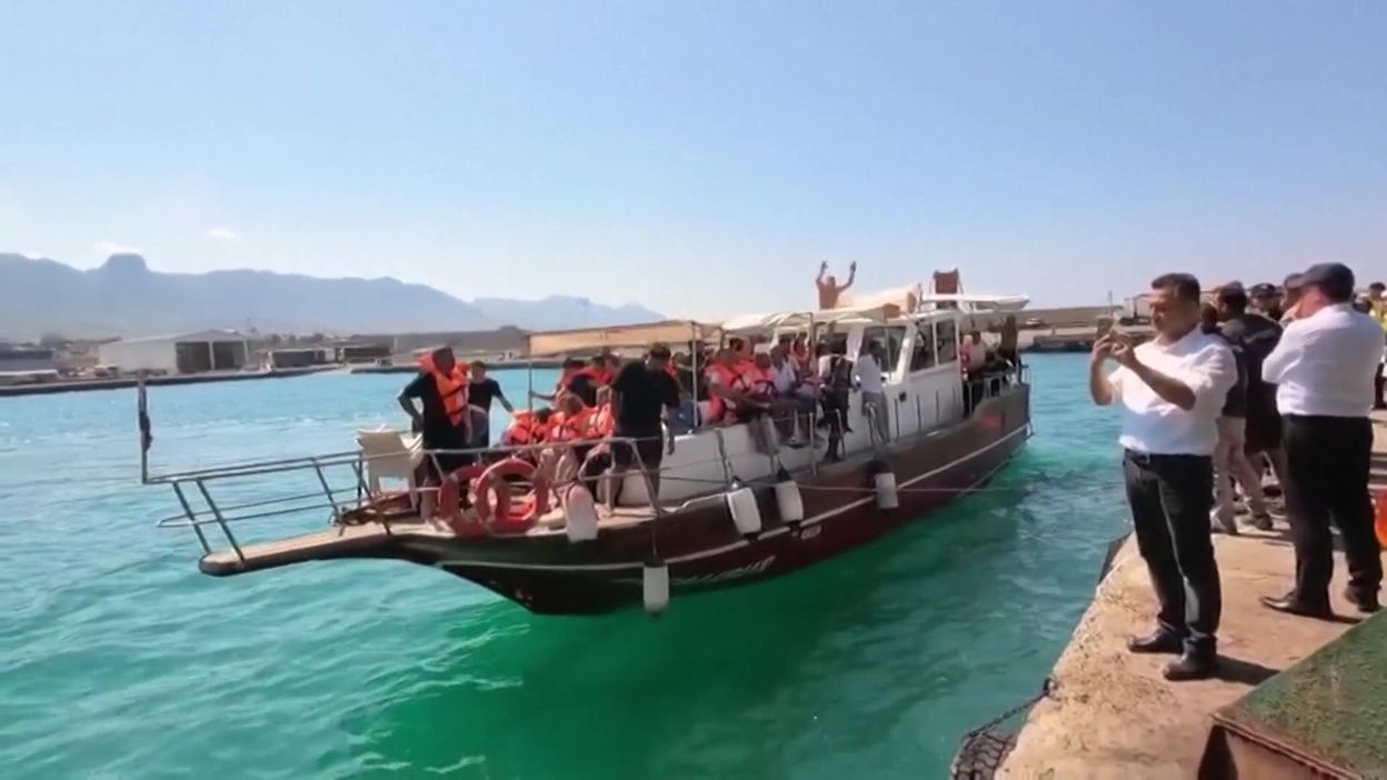 Naufrage d'un bateau de croisière près de Chypre : au moins 8 morts, 17 disparus.
