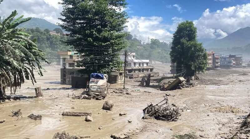 Népal : 19 morts et 384 touristes toujours portés disparus après inondations