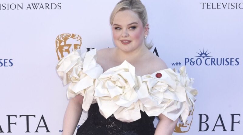 Nicola Coughlan partage une anecdote adorable sur sa vie de couple.