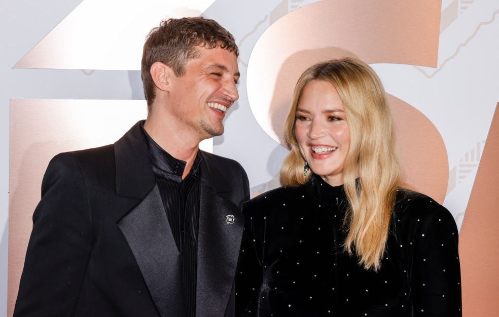 Niels Schneider exprime sa « joie de retravailler avec Virginie » Efira.