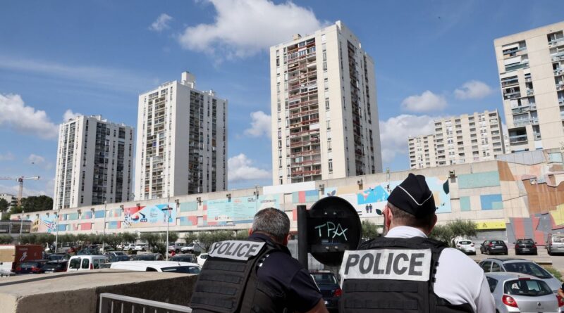 Nîmes : Un enfant de 8 ans sauvé par des voisins après avoir été enfermé par sa mère et son beau-père.