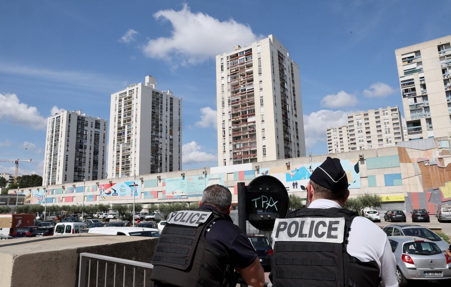 Nîmes : Un enfant de 8 ans sauvé par des voisins après avoir été enfermé par sa mère et son beau-père.