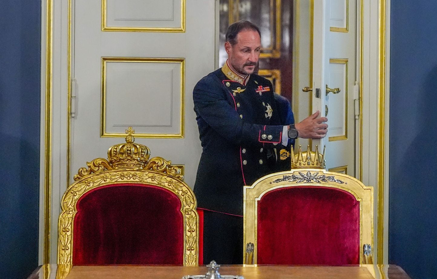 Norvège : Qui est le populaire Haakon, nouveau leader d'une monarchie fragilisée ?