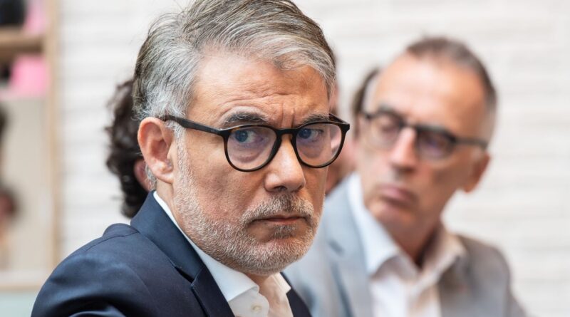 Olivier Faure du PS critique Macron « s’amusant en jet ski pendant la canicule »