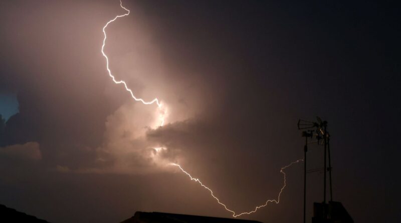Orages : Vigilance orange en Corse, Var et Alpes-Maritimes, vols annulés