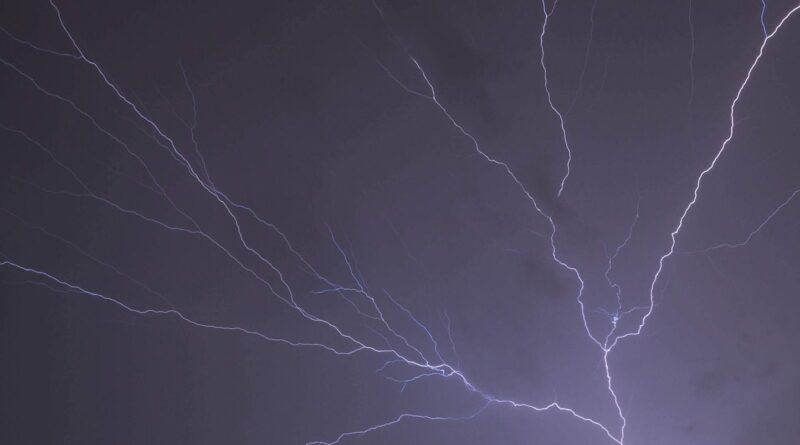 Orages : Vigilance orange pour trois départements du sud-est jeudi, Corse vendredi