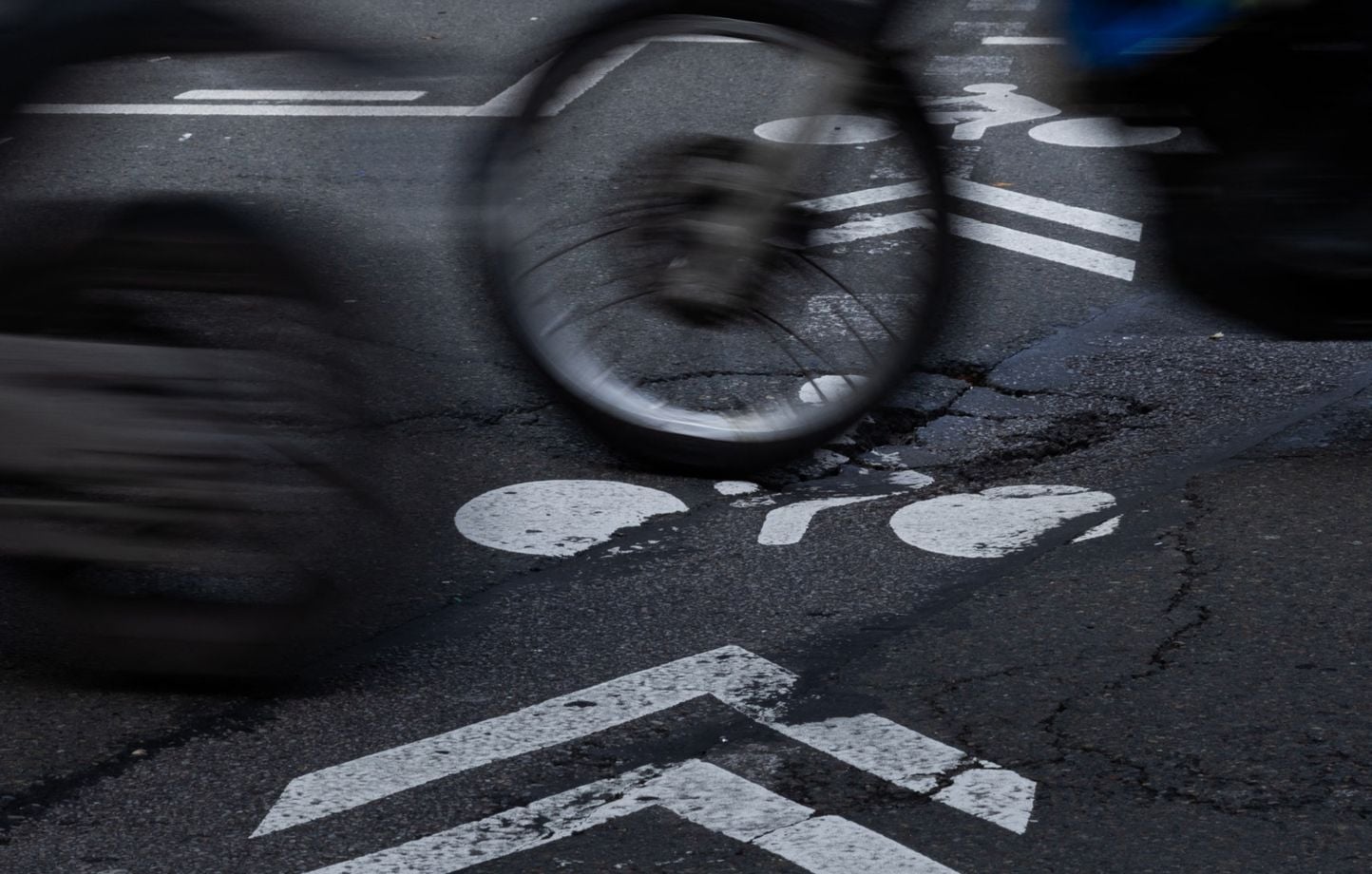 Paris : Un cycliste poignardé au cou suite à une altercation avec un automobiliste